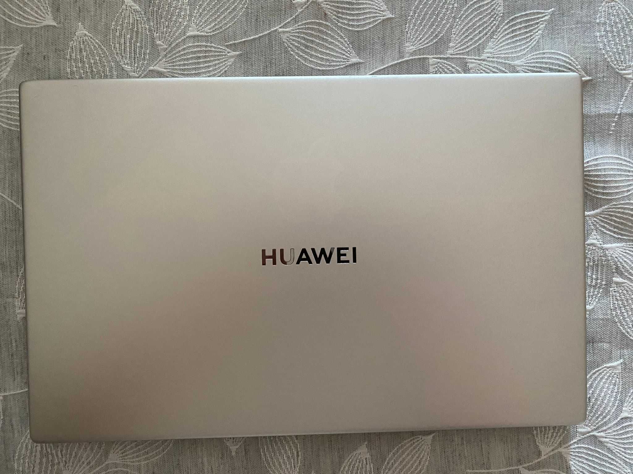 Matebook D15 i5 11th gen 8gb ram 1tb stocare