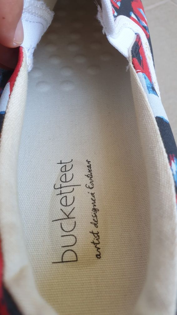 Încălțăminte sport, nr 42, de designer (Bucketfeet)