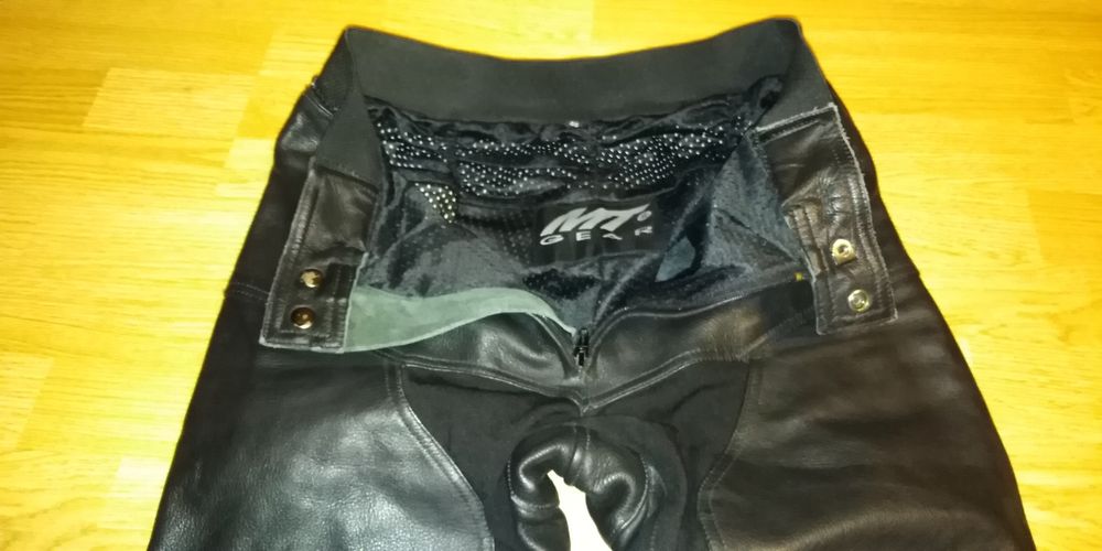 Pantaloni motociclist piele cu protectie