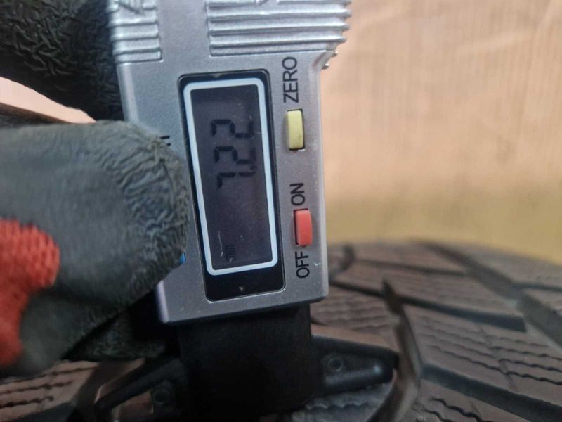 2 Goodyear R20 255/45
зимни гуми 
DOT3418