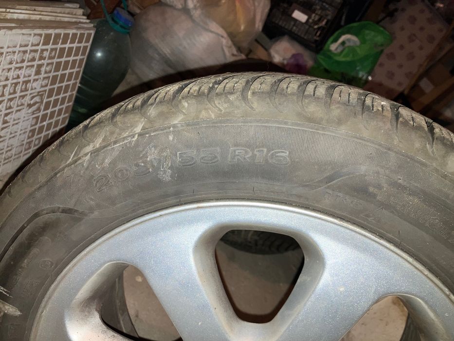 Vând jante aluminiu cu cauciucuri de iarnă