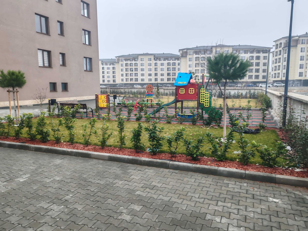 Дава се под наем Двустаен апартамент в Пловдив, Остромила - 70 кв.м за 625 € - Снимка #14