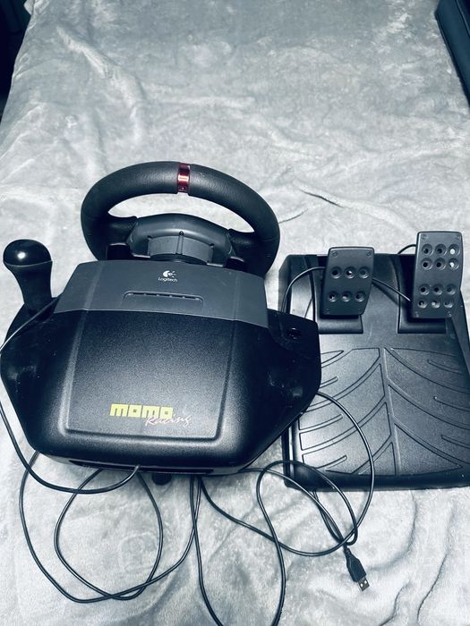 Volan gaming logitech momo racing