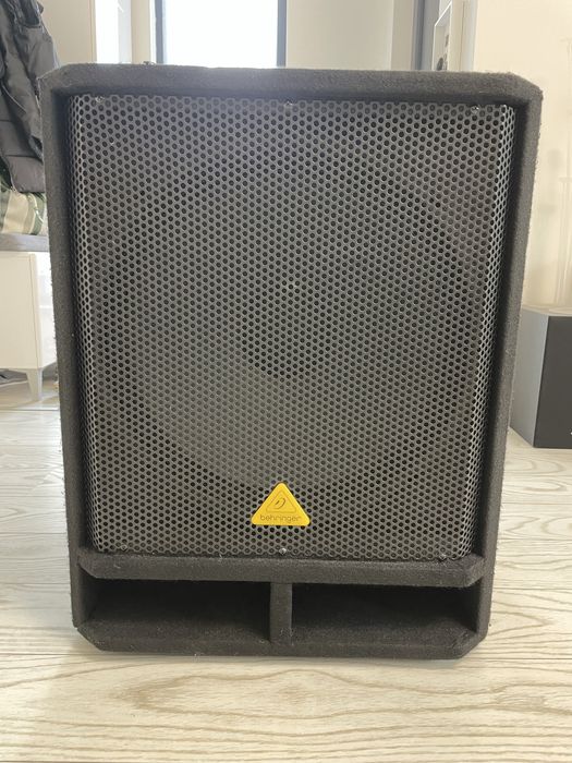Vand 2 basi activi Behringer VQ1800D