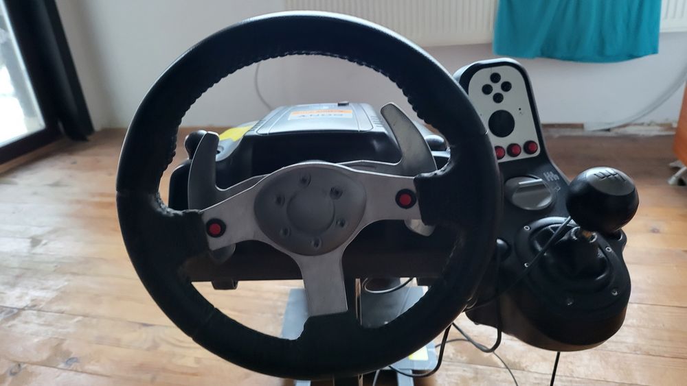 Геймърски волан Logitech g25 съвместим с playstation pc компютър