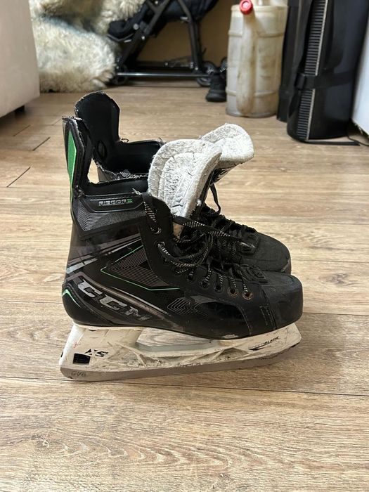 Коньки хоккейные