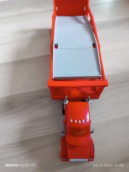 Camion platforma Mack Cars