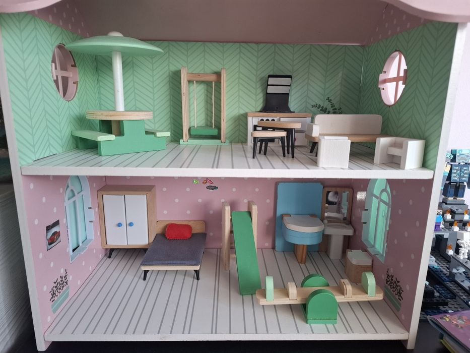 Къща за кукли с обзавеждане