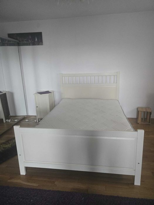 Mobilier alb pentru dormitor de la Mobexpert
