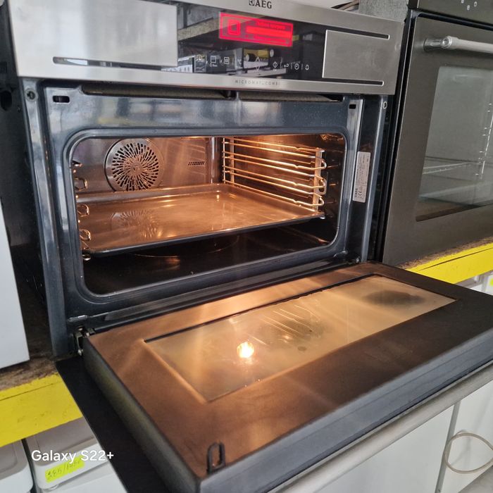 Компактна фурна за вграждане AEG