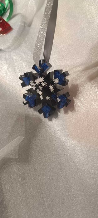 Елхичка от епоксидна смола