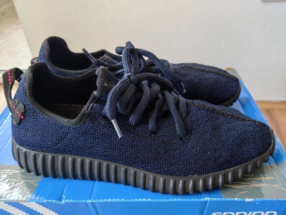 Маратонки Adidas 42 номер
