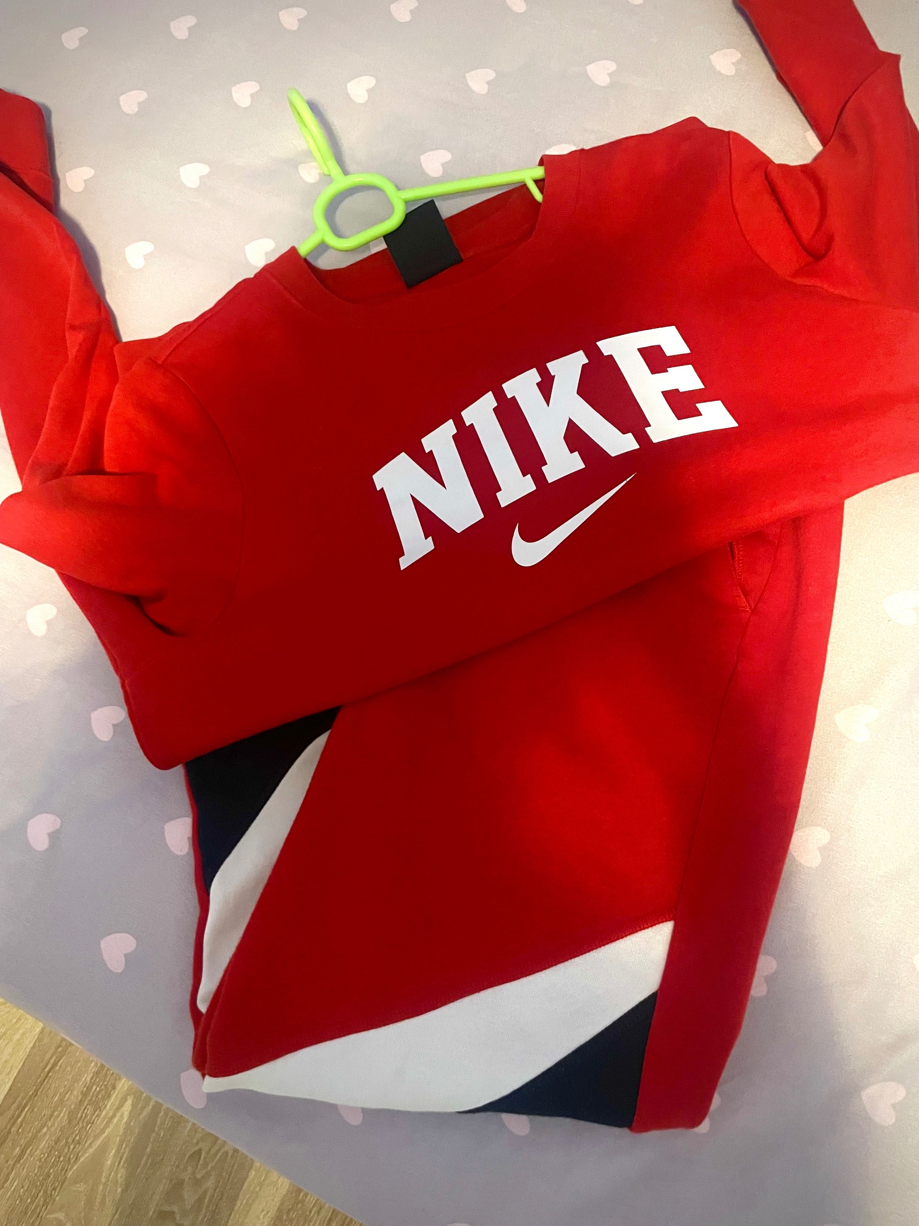 Дамски анцуг Nike