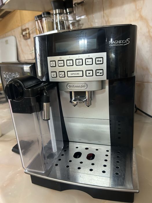 Espressor automat Delonghi Magnifica S Cappuccino