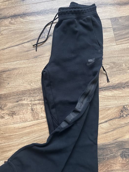 Дамско спортно долнище Nike tech fleece