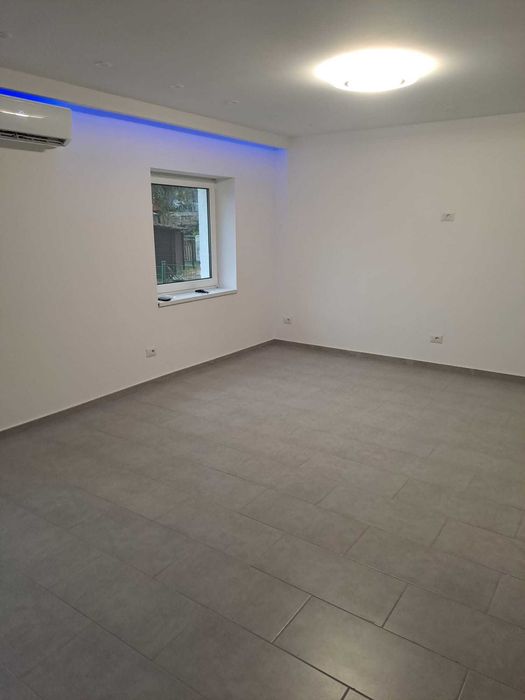 Anunț Servicii Renovări Apartamente – Profesionalism și Calitate!
