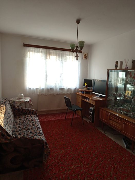 Apartament 3 camere de vânzare 40 mp / Garsoniera