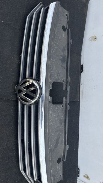 Grila distronic bara fata volkswagen passat b8 piese dezmembrari