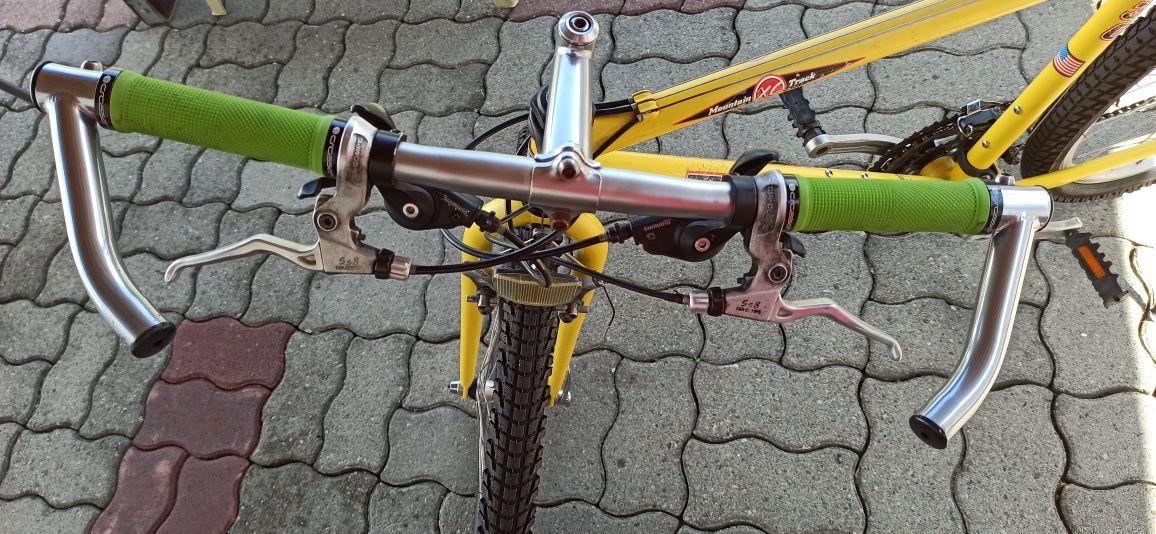 Vând mountain bike TREK.