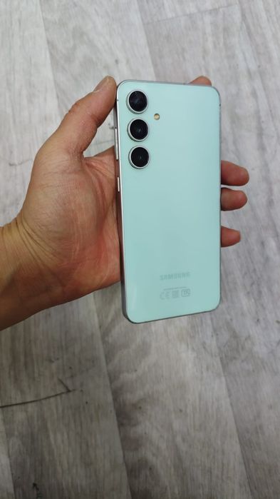 Продам Телефон Samsung S24 fe 256гб