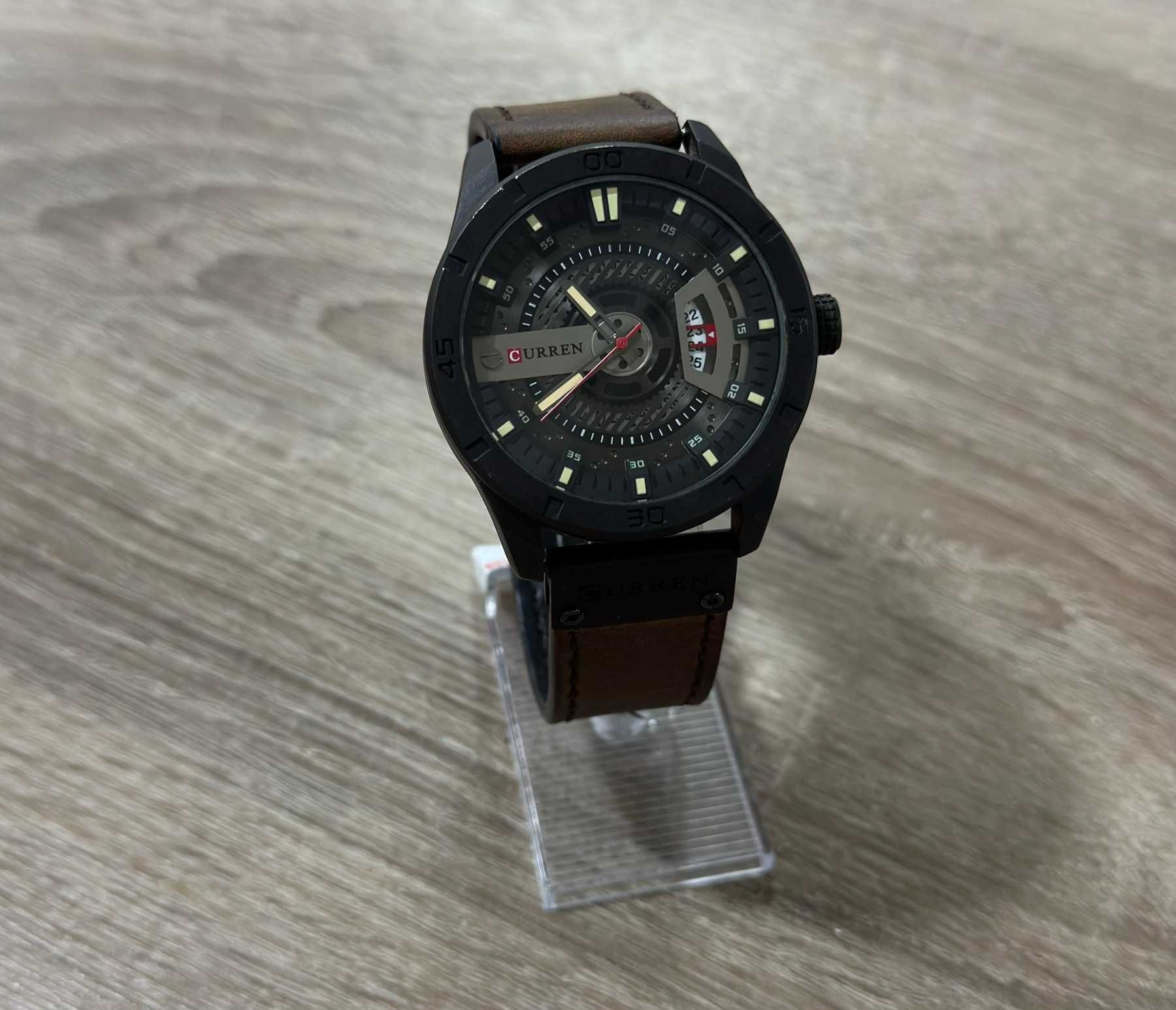 Часовник Curren M8301
