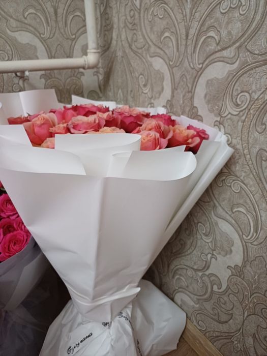 Свежие всего за 11.000 голландские розы метровые