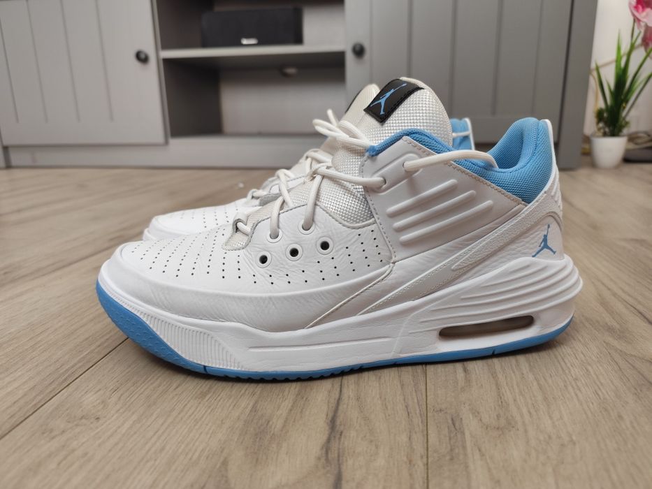 Adidași Jordan Max Aura 5 Nike Air, impecabili
