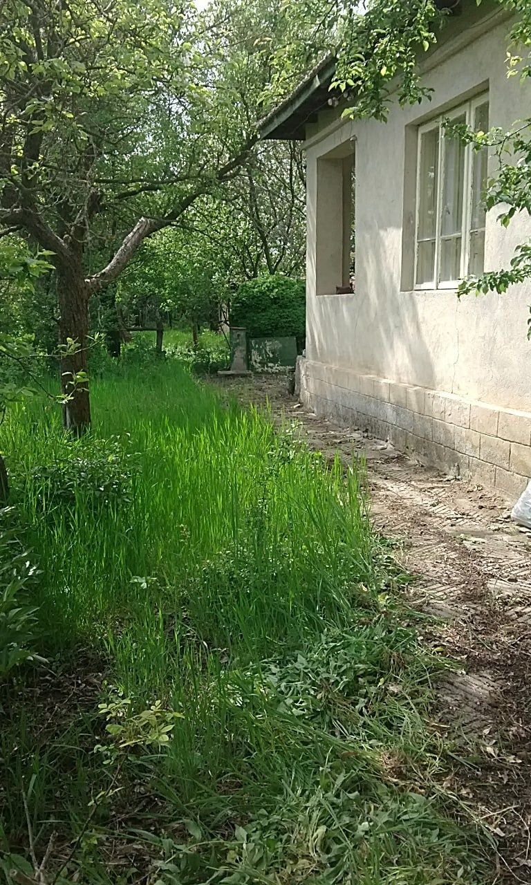 Продавам къща с двор в с. Калина, общ. Ген. Тошево