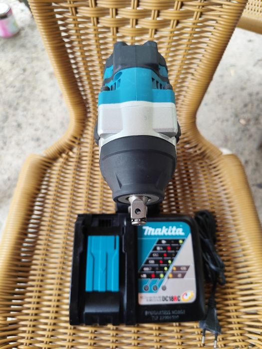 Pistol impact Makita DTW 700 nou