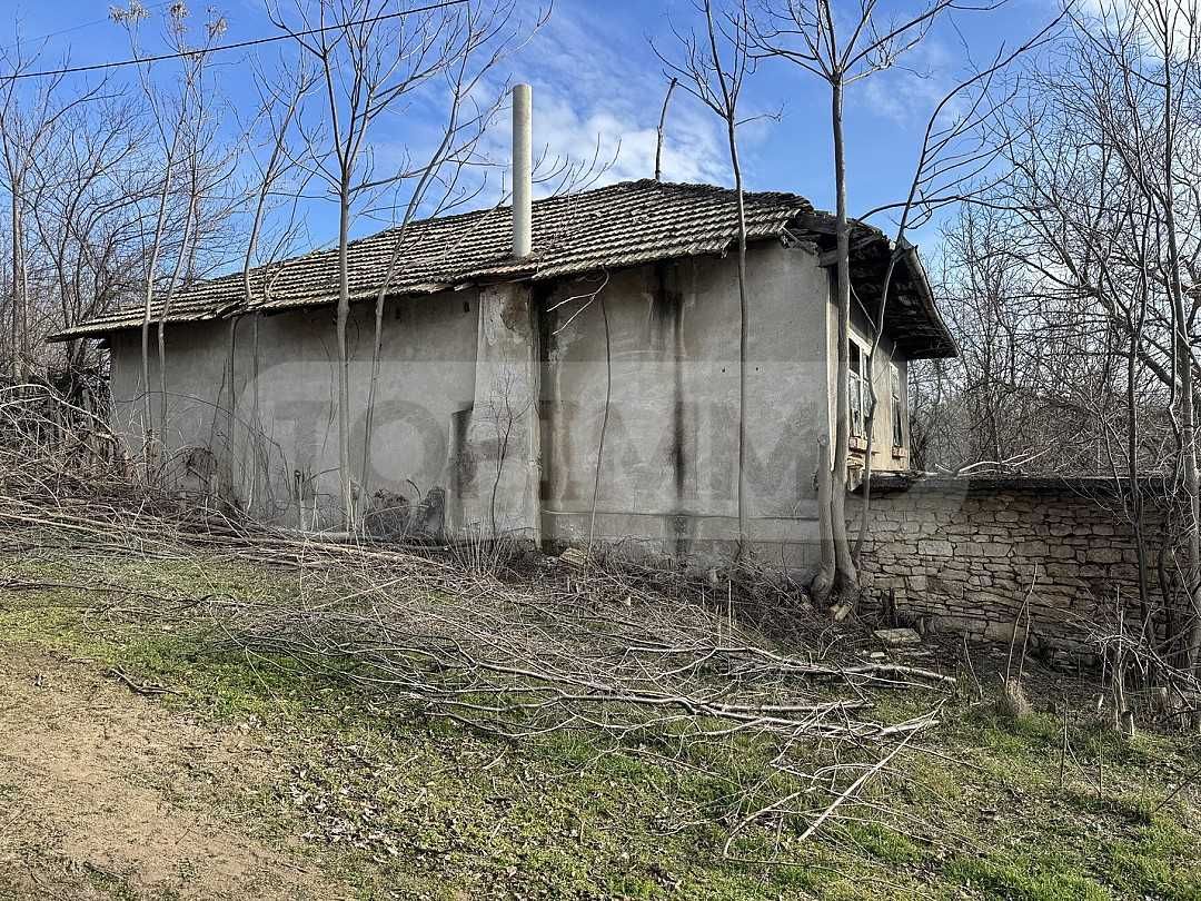 Двуетажна къща в село Беляново