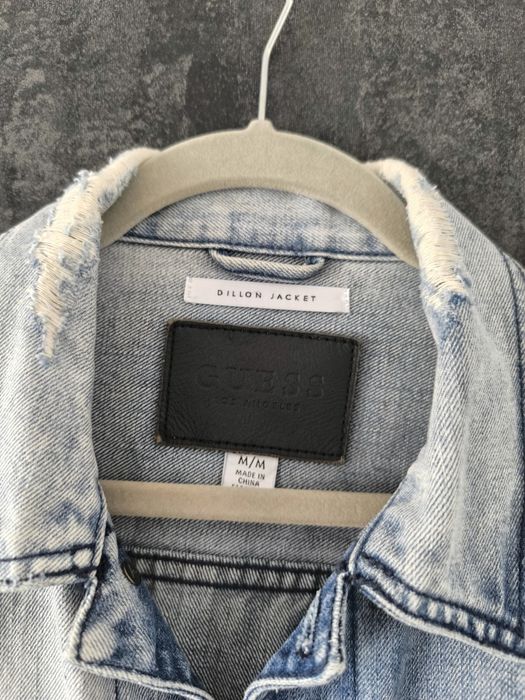 Geaca Guess din blug