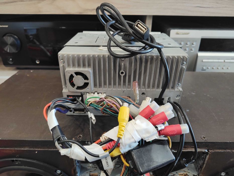 Висок клас Мултимедия Clarion VX402E Bluetooth / USB / AuX / CD / MP3