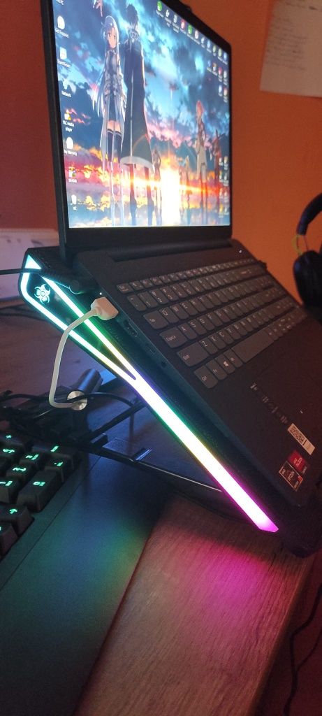 Suport laptop cu lumini