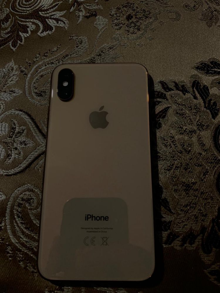 Iphone xs телефон в отличном состояний