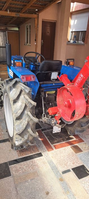 Vând tractor inechitabil japonez 4x4 23 cai