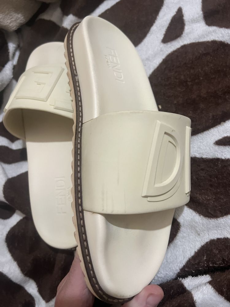 Papuci fendi marimea 39-40