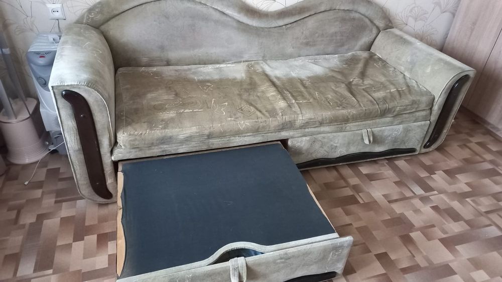 Отдам диван бесплатно.