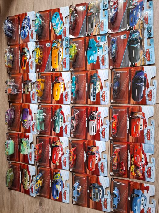 Disney cars Fulger McQueen Sally Cruz Ramirez Flo Jackson Storm