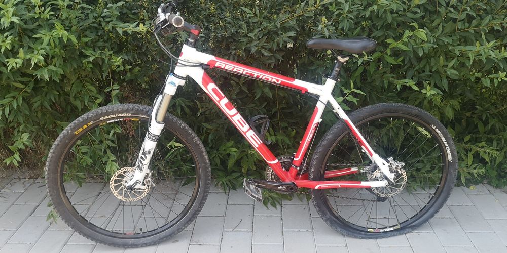 Bicicleta Cube Reacțion Pro cu furcă Fox