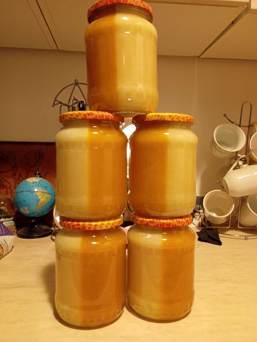 Miere, savuare din stup