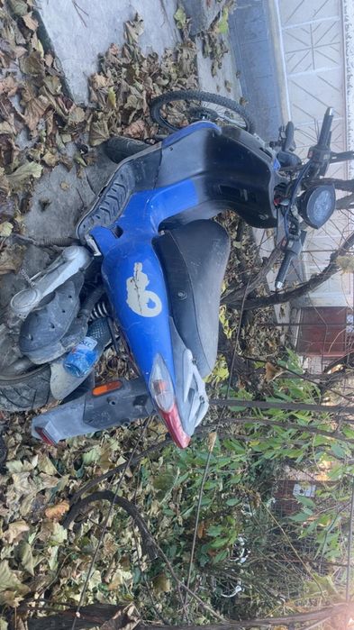 Vând scuter kimko 80 ccc  mai multe detalii an privat