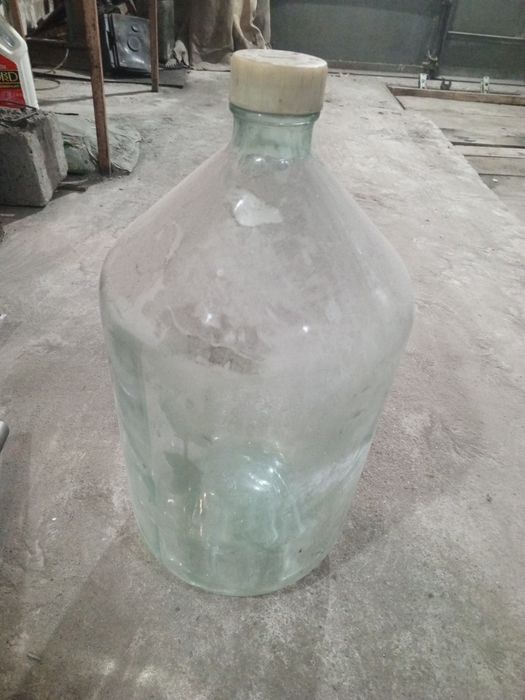 Бутыли 20 литров 3 штуки.