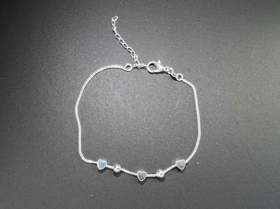 Brățară fină din argint cu inimioare romantice și biluțe strălucitoare