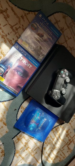 PlayStation 4 slim 1тб + 3 игры Detroit,Rayman legends,Horizon