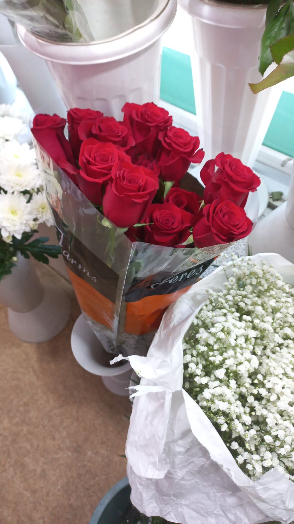 Бесплатная доставка цветов по городу  Семей  розы от 500тг