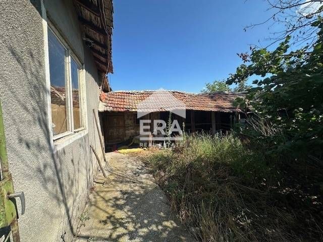 Ексклузивна едноетажна къща за продажба, с голям двор, в с. Тръстиково