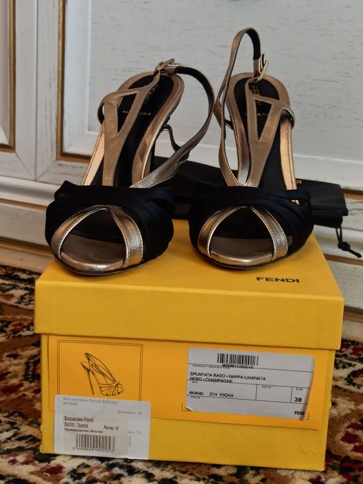 Продам босоножки Fendi.  Оригина, размер 38.