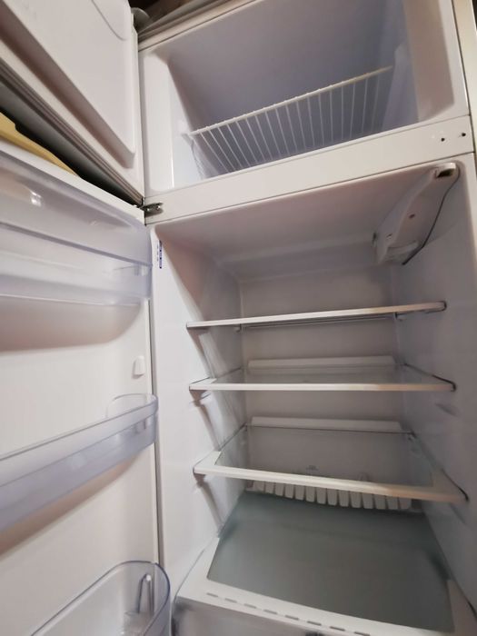 Хладилник с горна камера INDESIT TAN 2S