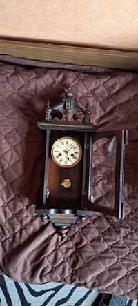 Продавам старинен стенен часовник