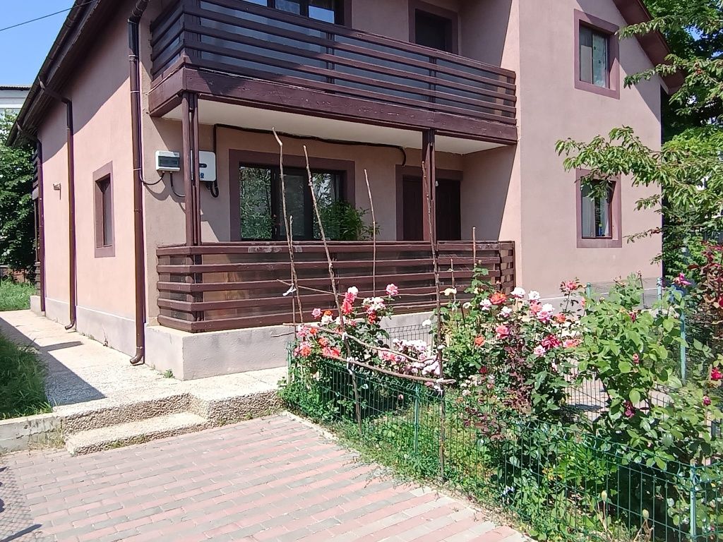 Camera de închiriat